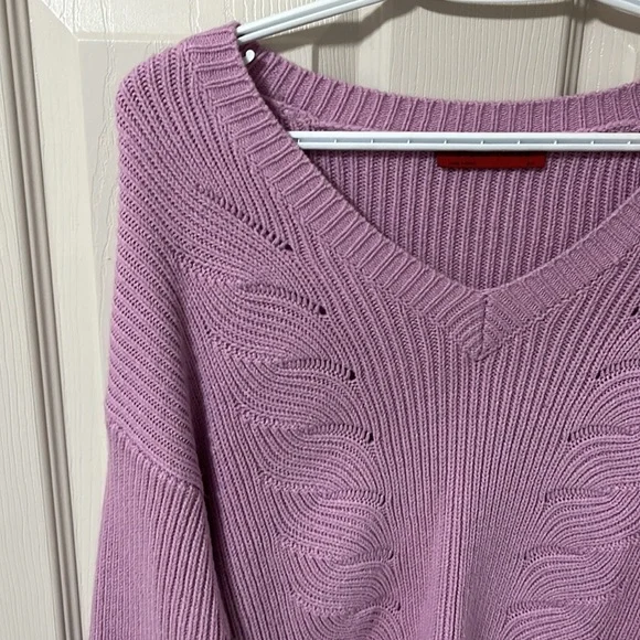 Signature 8 Sweater - Picture 2 of 3